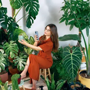 Retrato de Clara Redondo (@plantitiscronica)