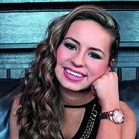 Retrato de  Estelle Maskame